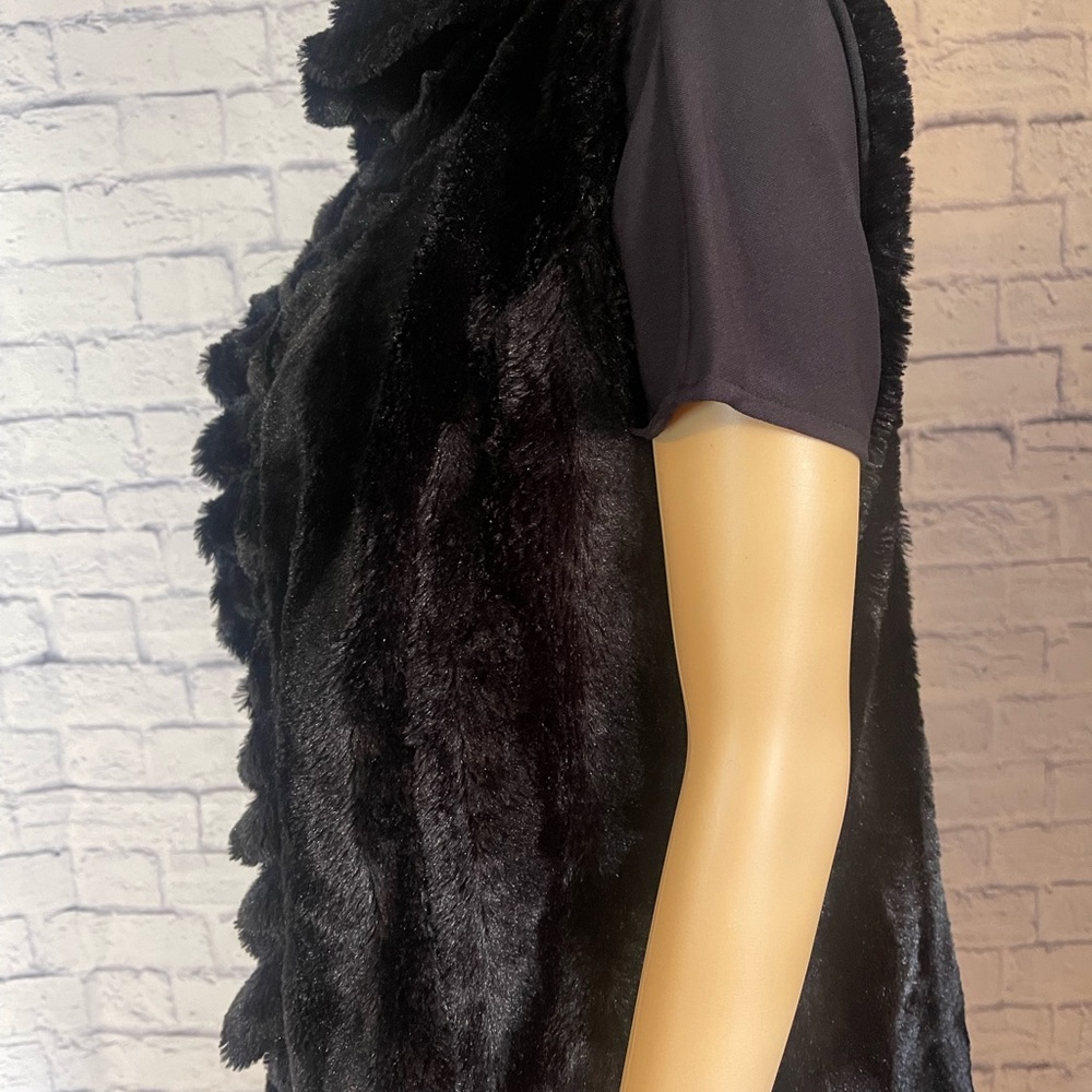 New directions Black Faux Fur Vest Size L Super Soft Button Closure Ruffle Lined - Picture 14 of 16